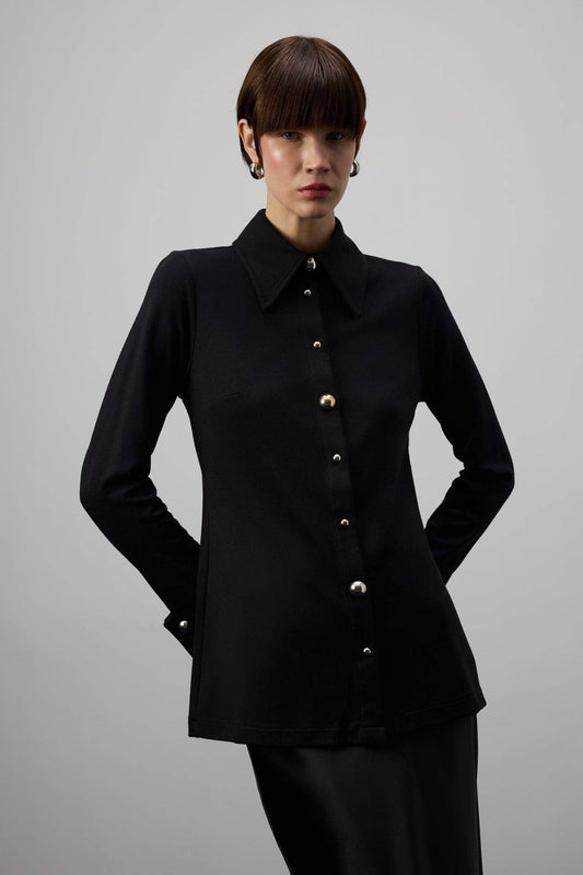 Camicia in denim nera con bottoni in metallo