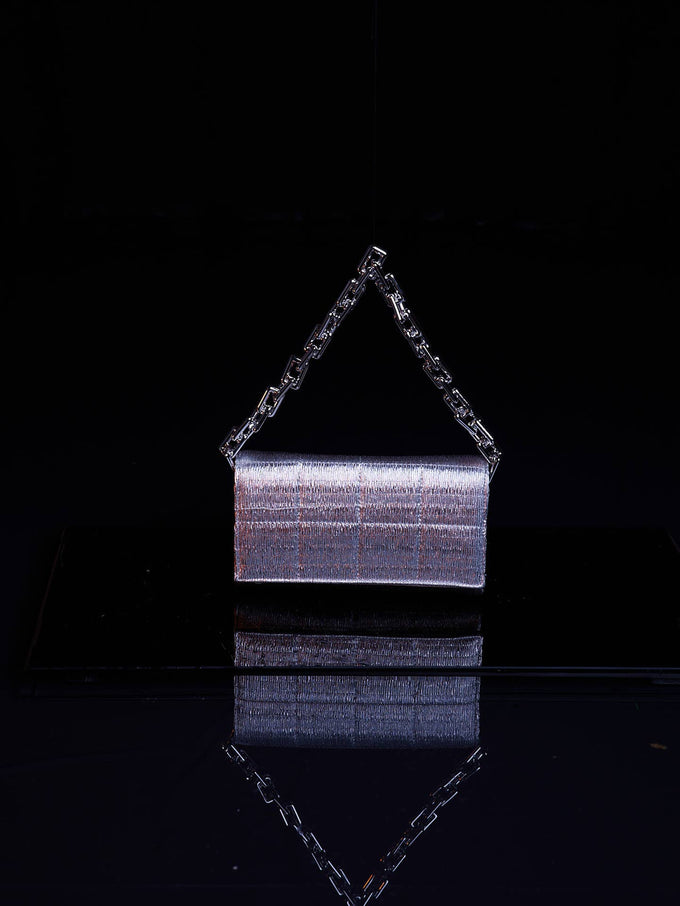 Mini borsa clutch metallizzata con manico a catena