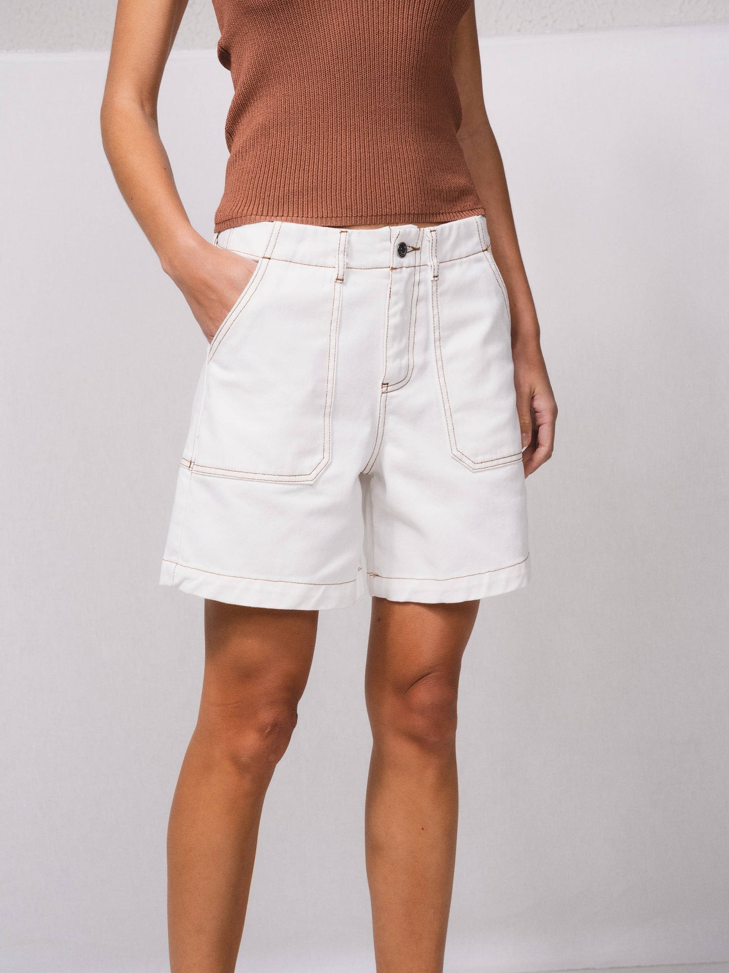 Pantaloncini in denim a vita alta color perla