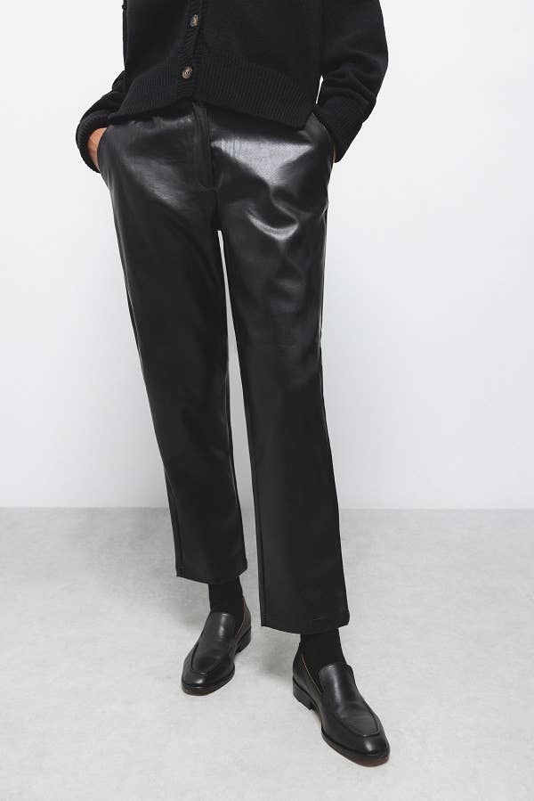 Pantaloni in finta pelle a vita elasticizzata