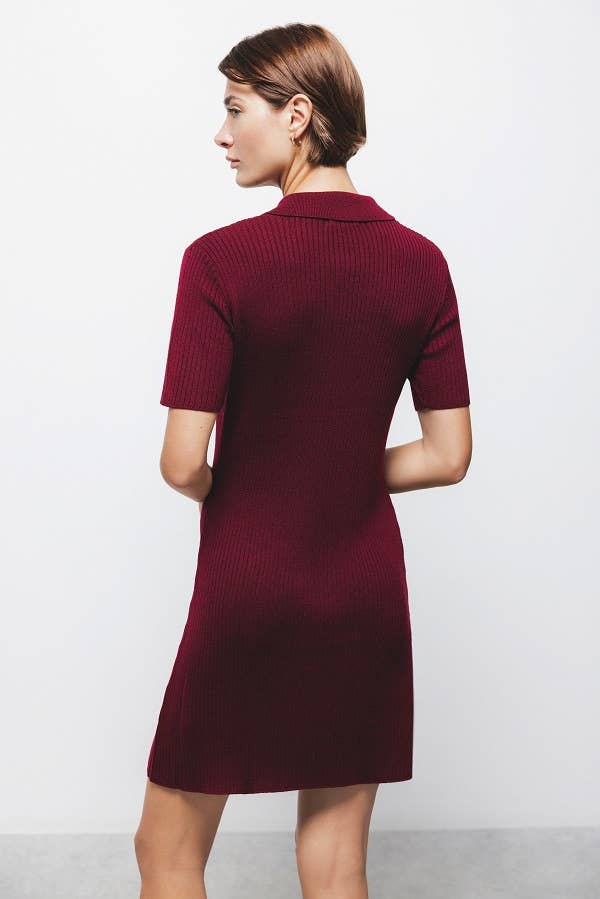 Abito in maglia a coste con colletto polo