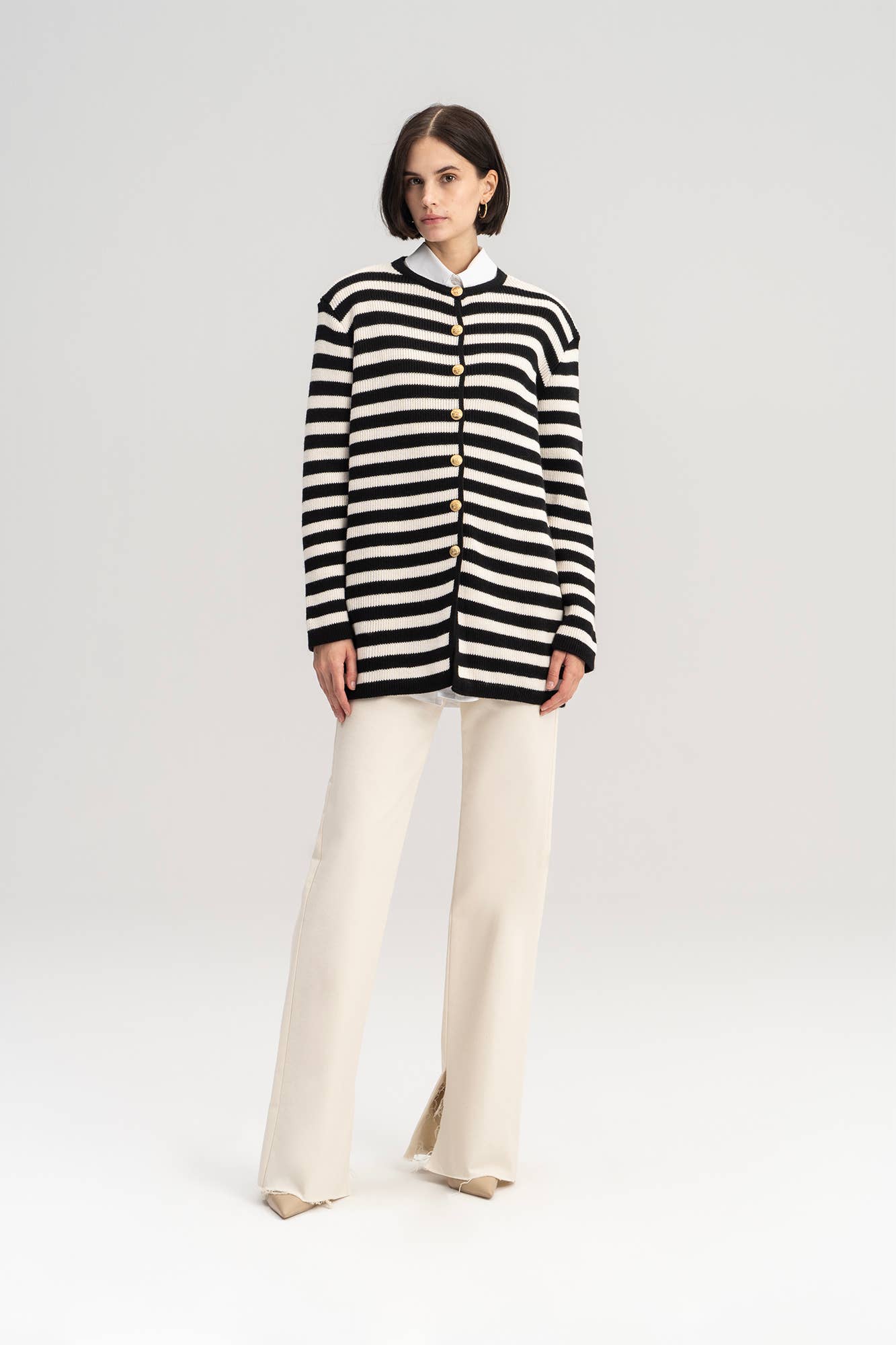 Cardigan lungo a righe con bottoni dorati