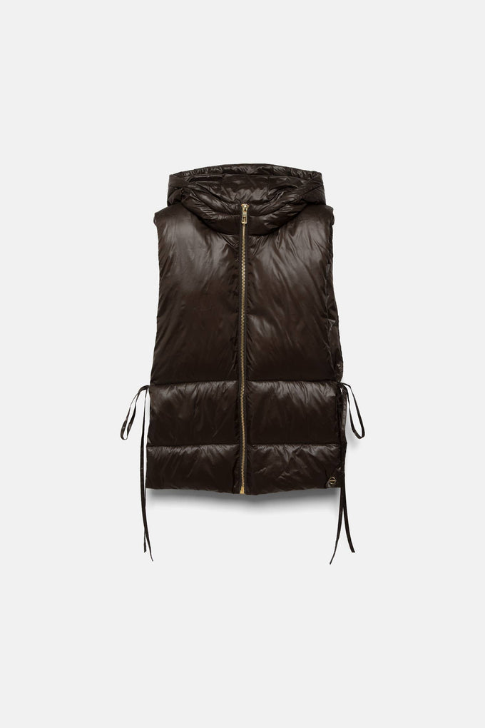 Gilet imbottito con cappuccio e lacci laterali