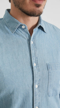 Camicia dritta in denim azzurro cielo