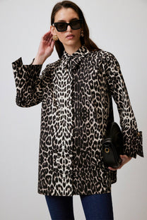 Camicia oversize in cotone con stampa leopardata e polsini ampi