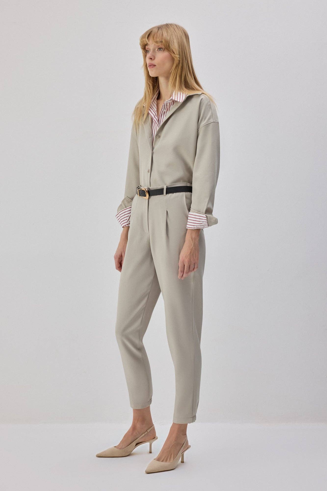 Pantaloni a pieghe eleganti color pietra