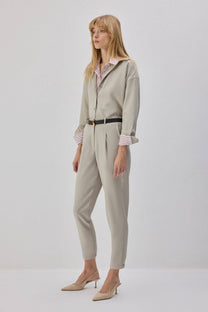 Pantaloni a pieghe eleganti color pietra