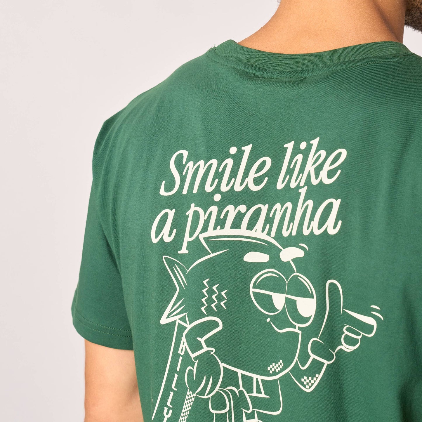 T-shirt in cotone biologico verde con stampa piranha