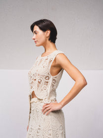 Top asimmetrico crochet in cotone