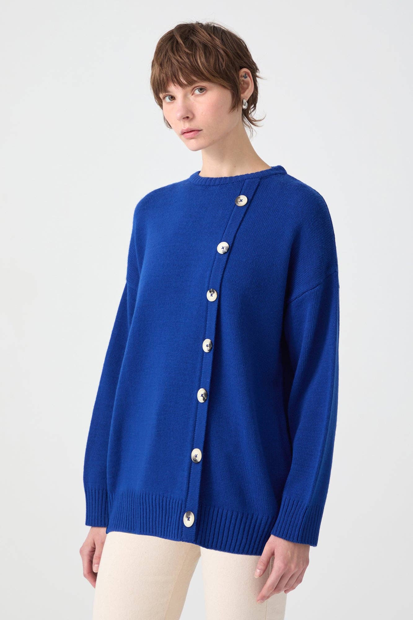 Maglione oversize con bottoni laterali blu mezzanotte