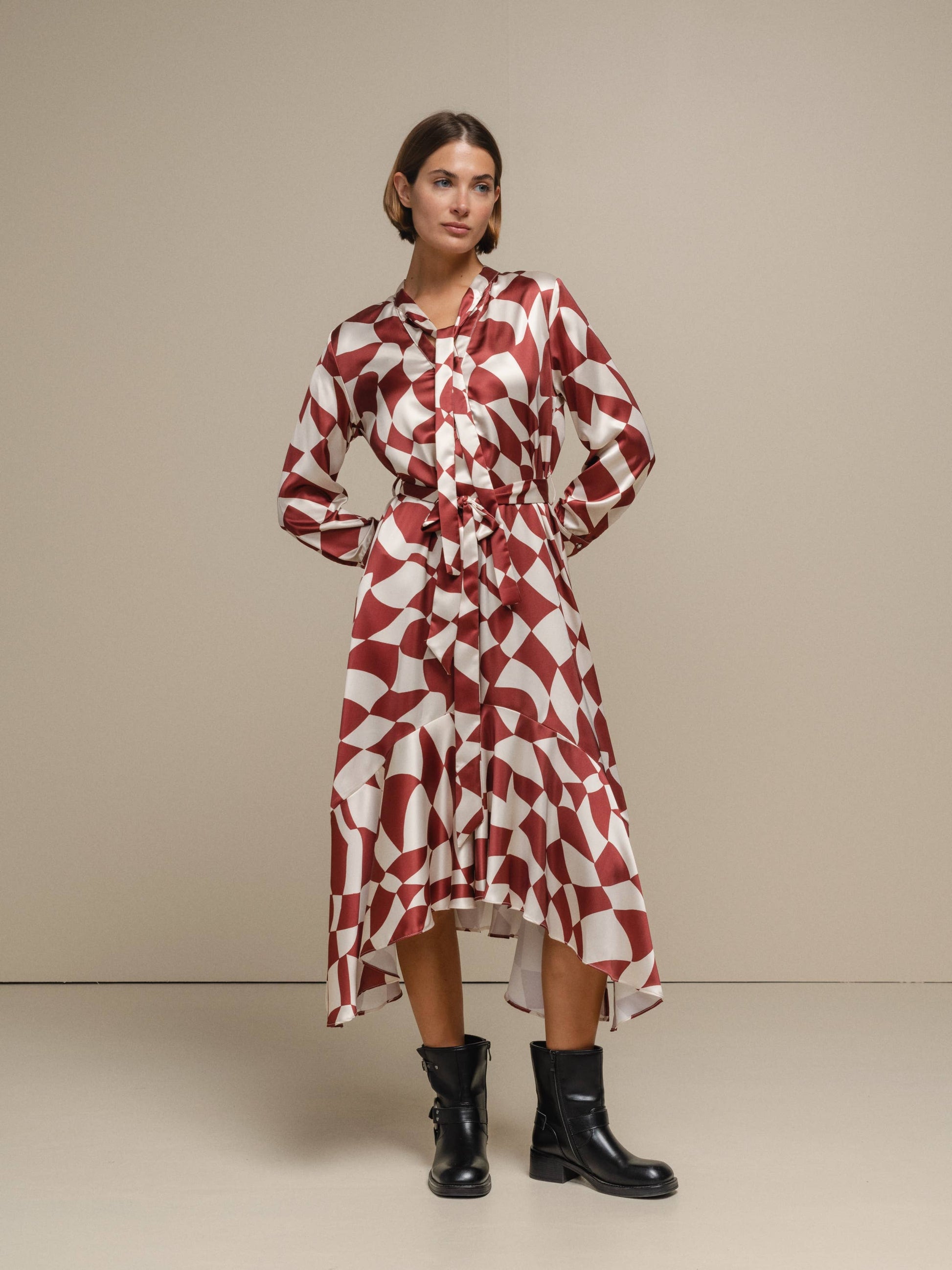 Vestito chemisier midi con stampa geometrica e cintura