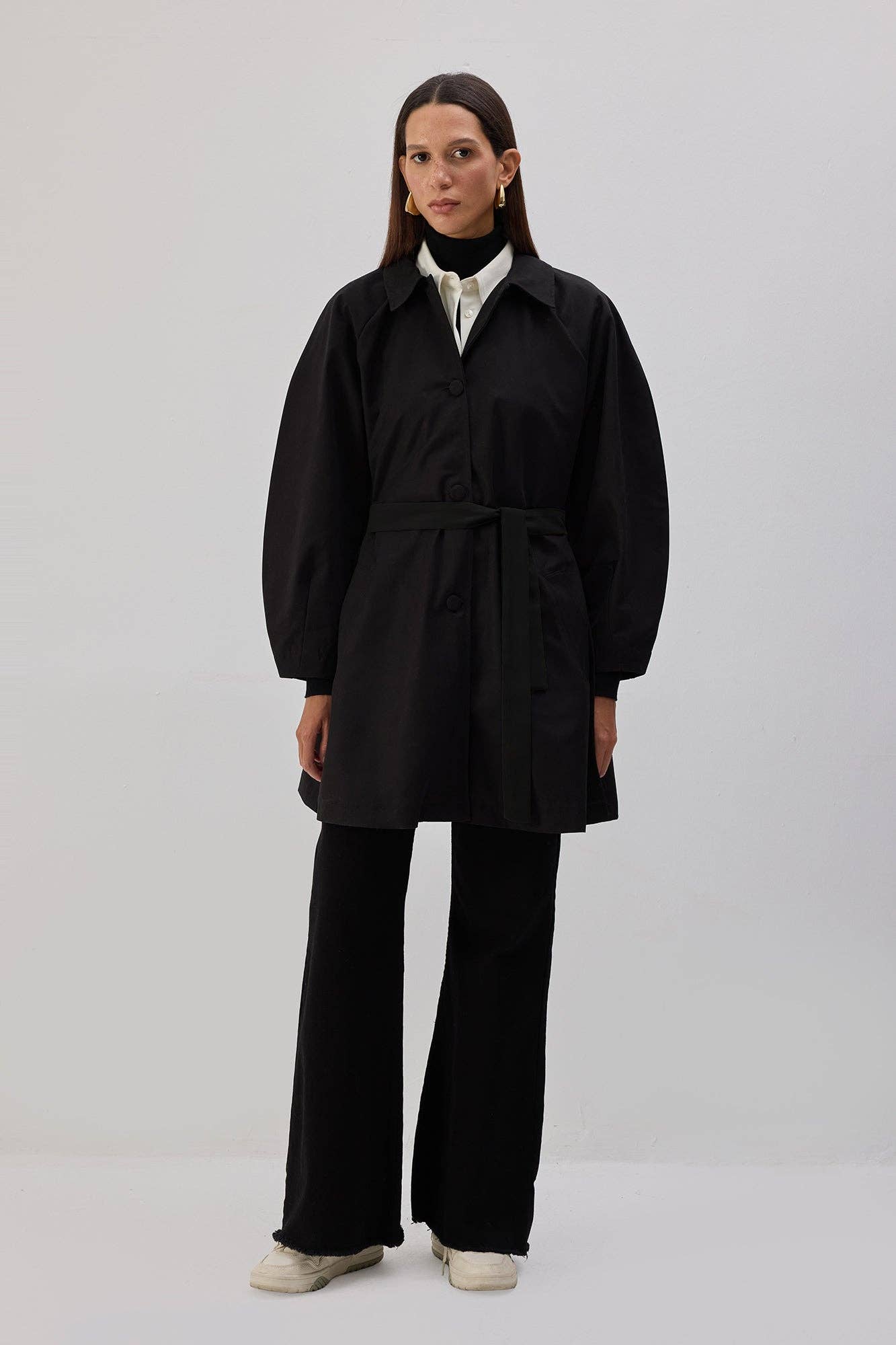 Trench corto con cintura