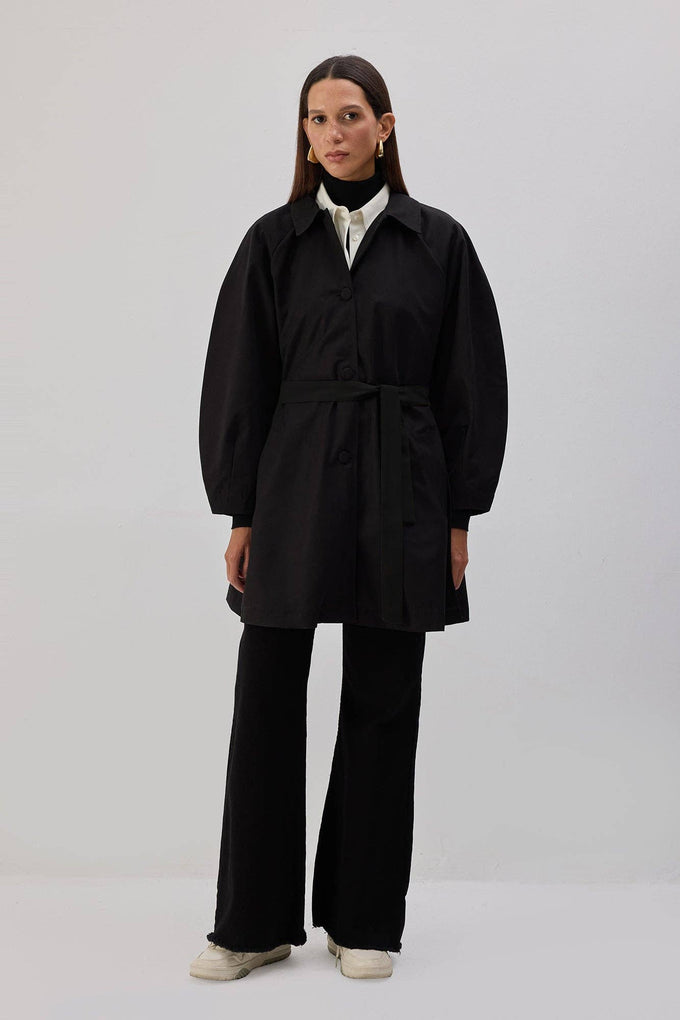 Trench corto con cintura