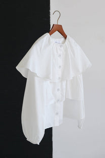 Blusa corta con balze e maniche a sbuffo in misto cotone