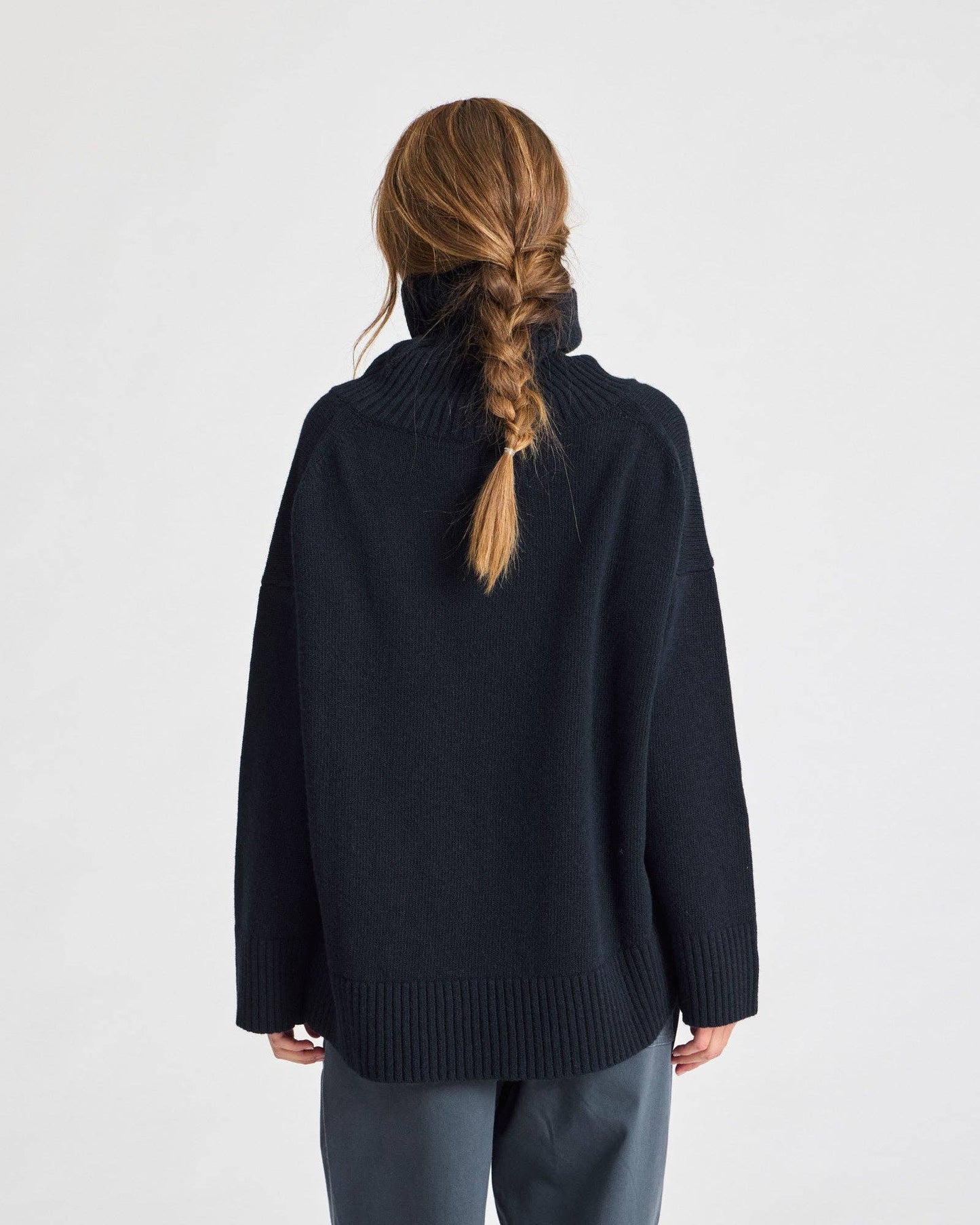 Maglione dolcevita in lana d’agnello blu notte