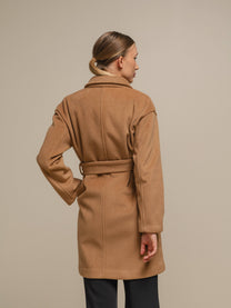 Cappotto doppiopetto con cintura da donna