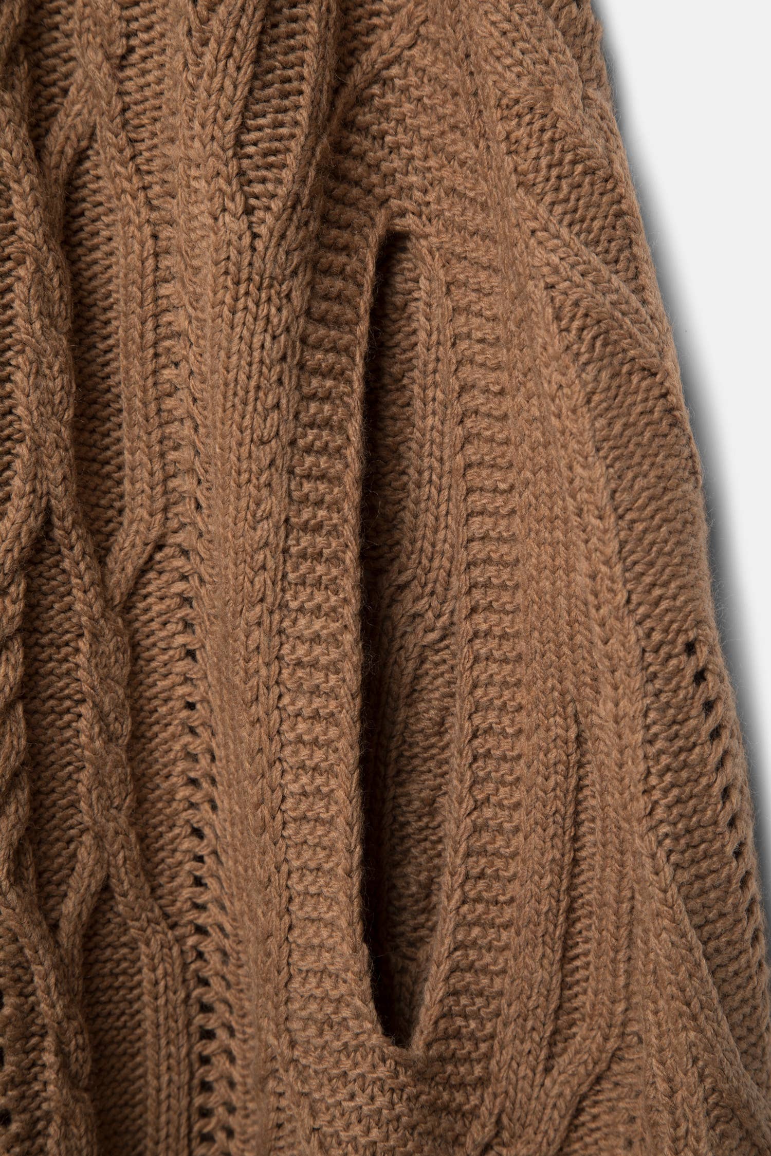 Poncho in maglia strutturata con collo alto