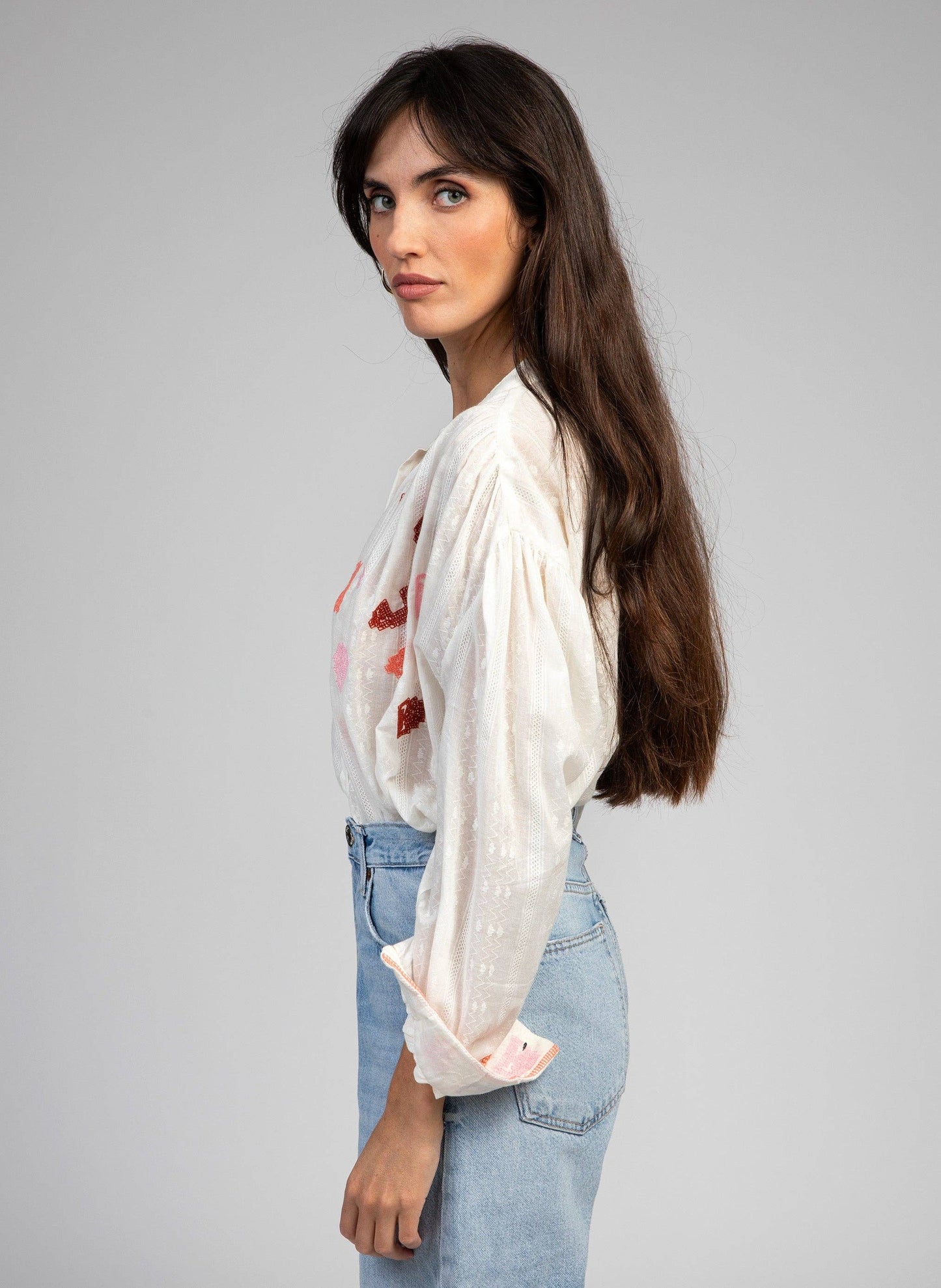 Camicia ricamata in voile di cotone ecrù