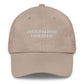 Cappellino da baseball ricamato “Overqualified Underpaid”