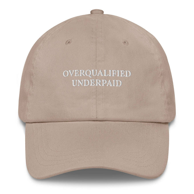 Cappellino da baseball ricamato “Overqualified Underpaid”