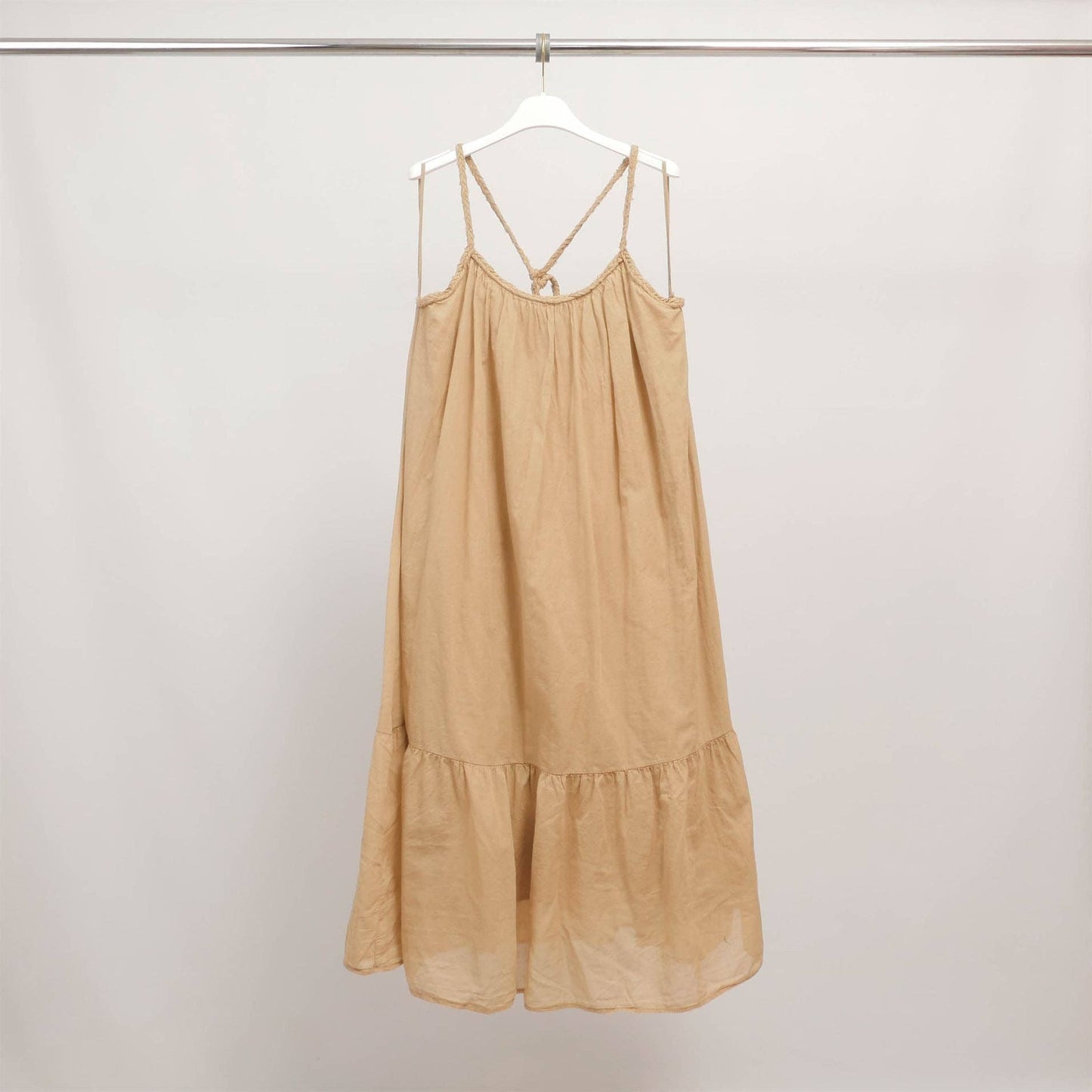 Abito lungo bohemien con spalline intrecciate e balza