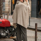 Poncho in maglia con collo alto