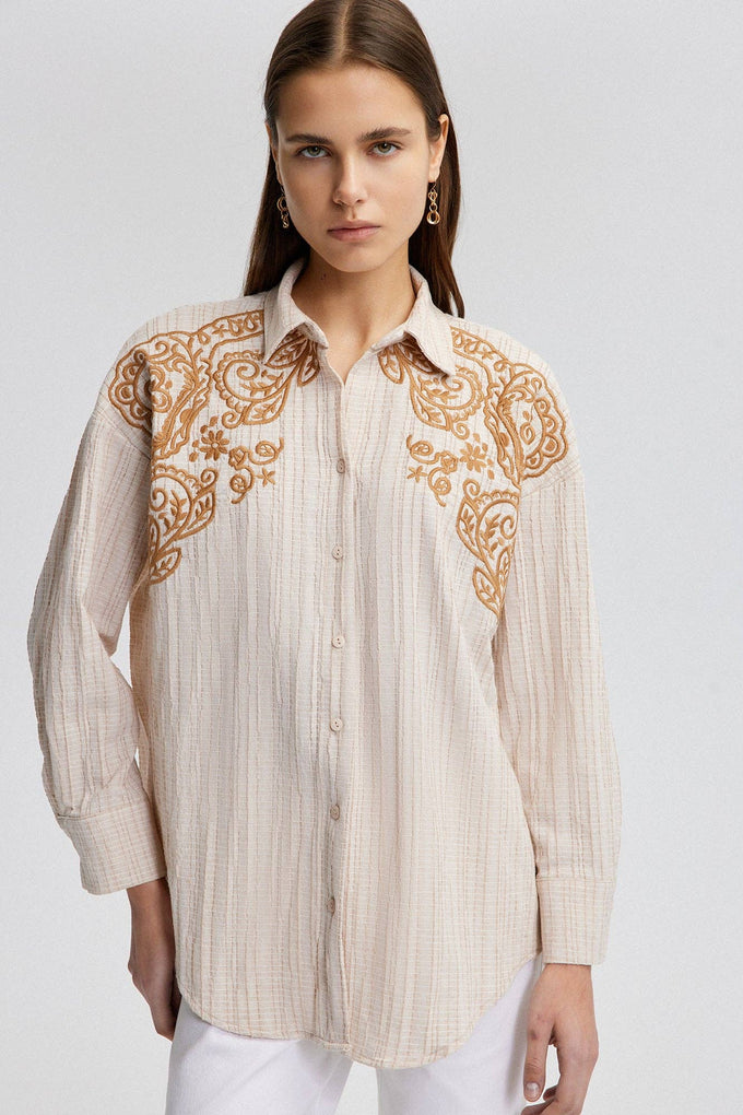 Camicia ricamata in tessuto naturale beige