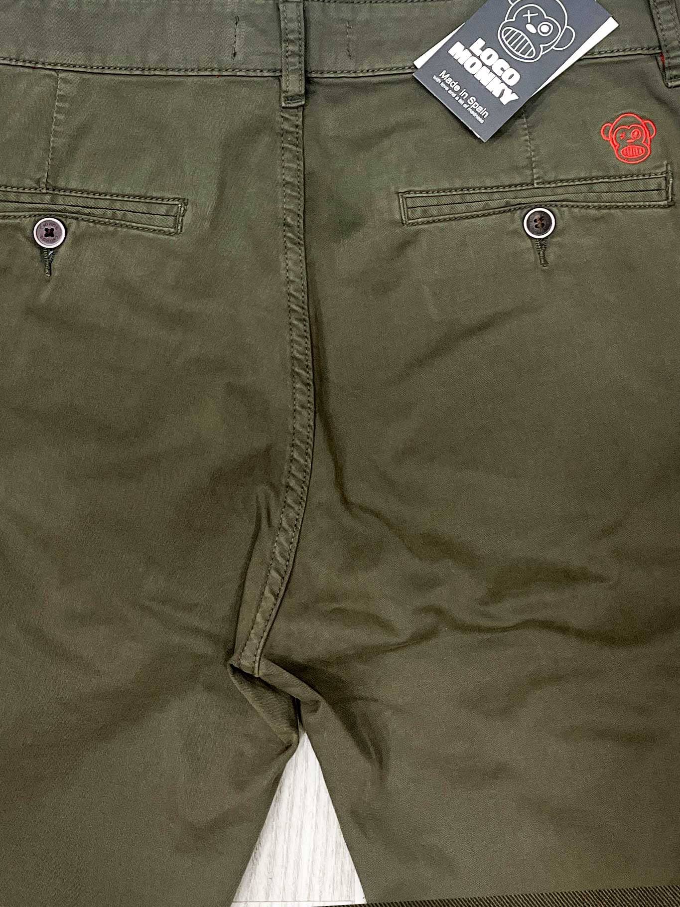 Pantaloni chino cargo oliva con tasche laterali