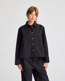 Camicia corta in popeline di cotone biologico nera Flora