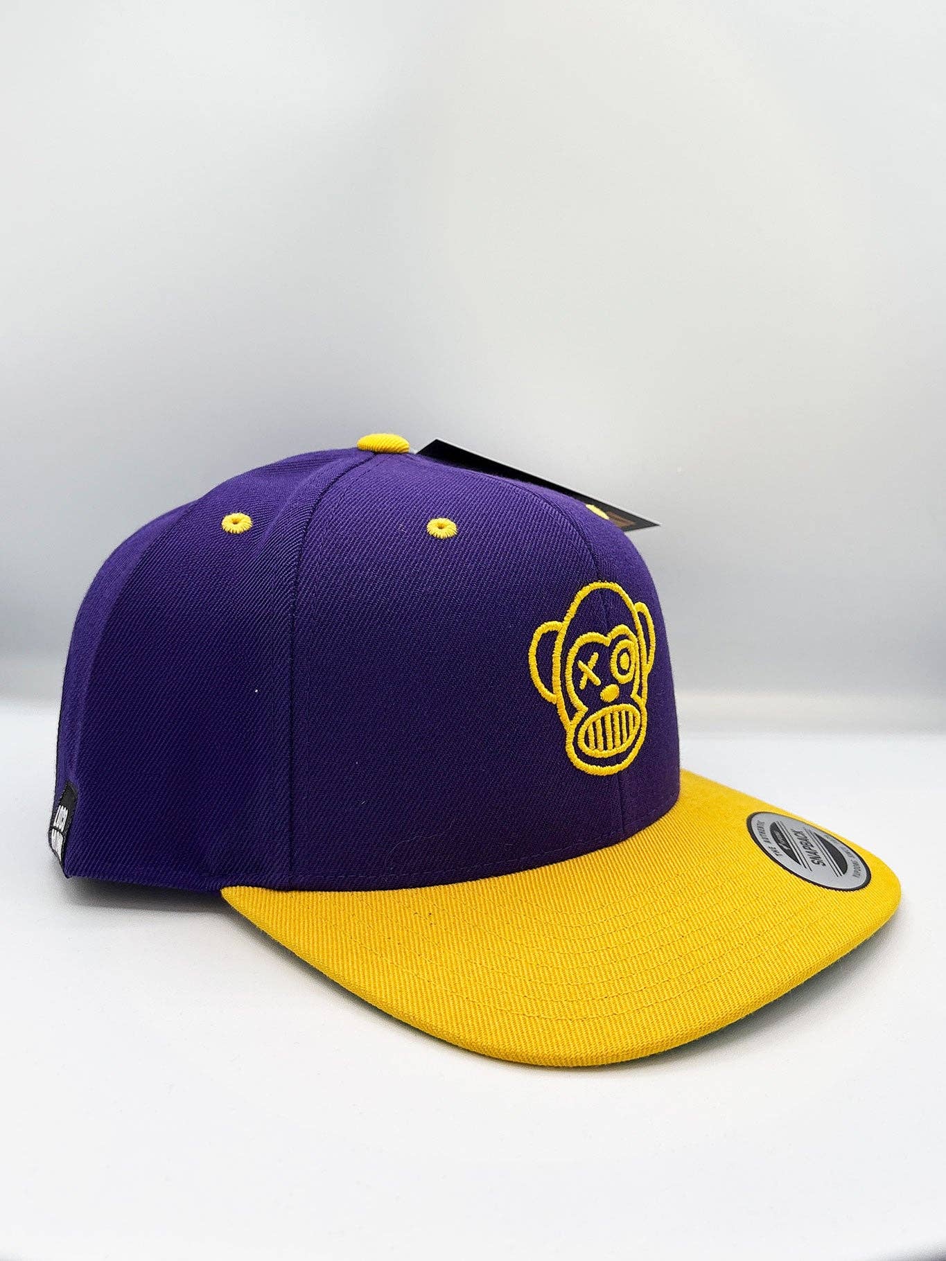 Cappellino snapback ricamato viola e oro