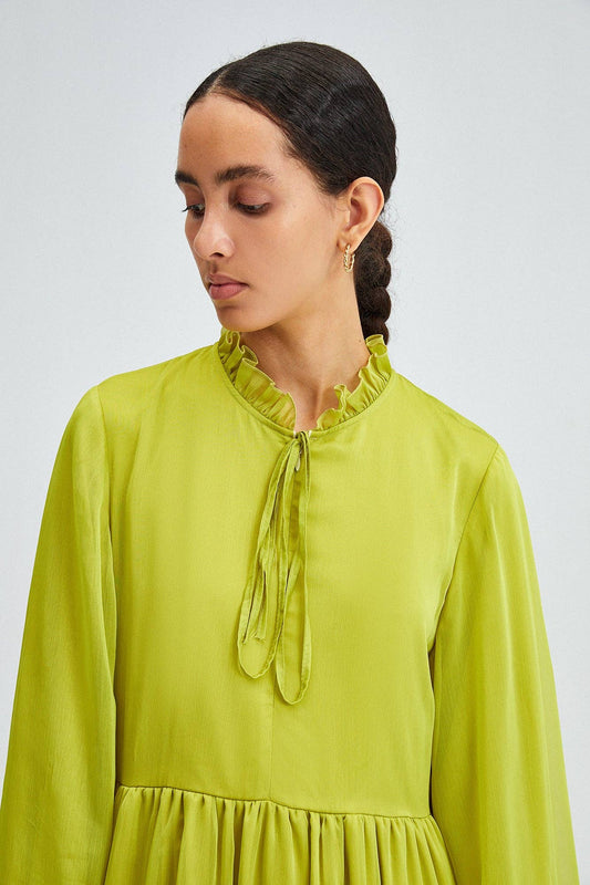 Abito lungo in chiffon con balze e fiocco al collo