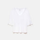 T-shirt oversize bianca in lyocell con scollo a V e maniche 3/4
