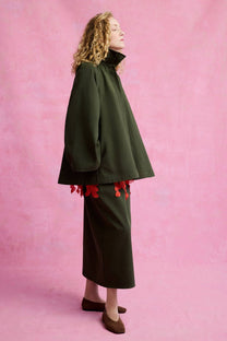Trench corto in gabardine di cotone con maniche svasate