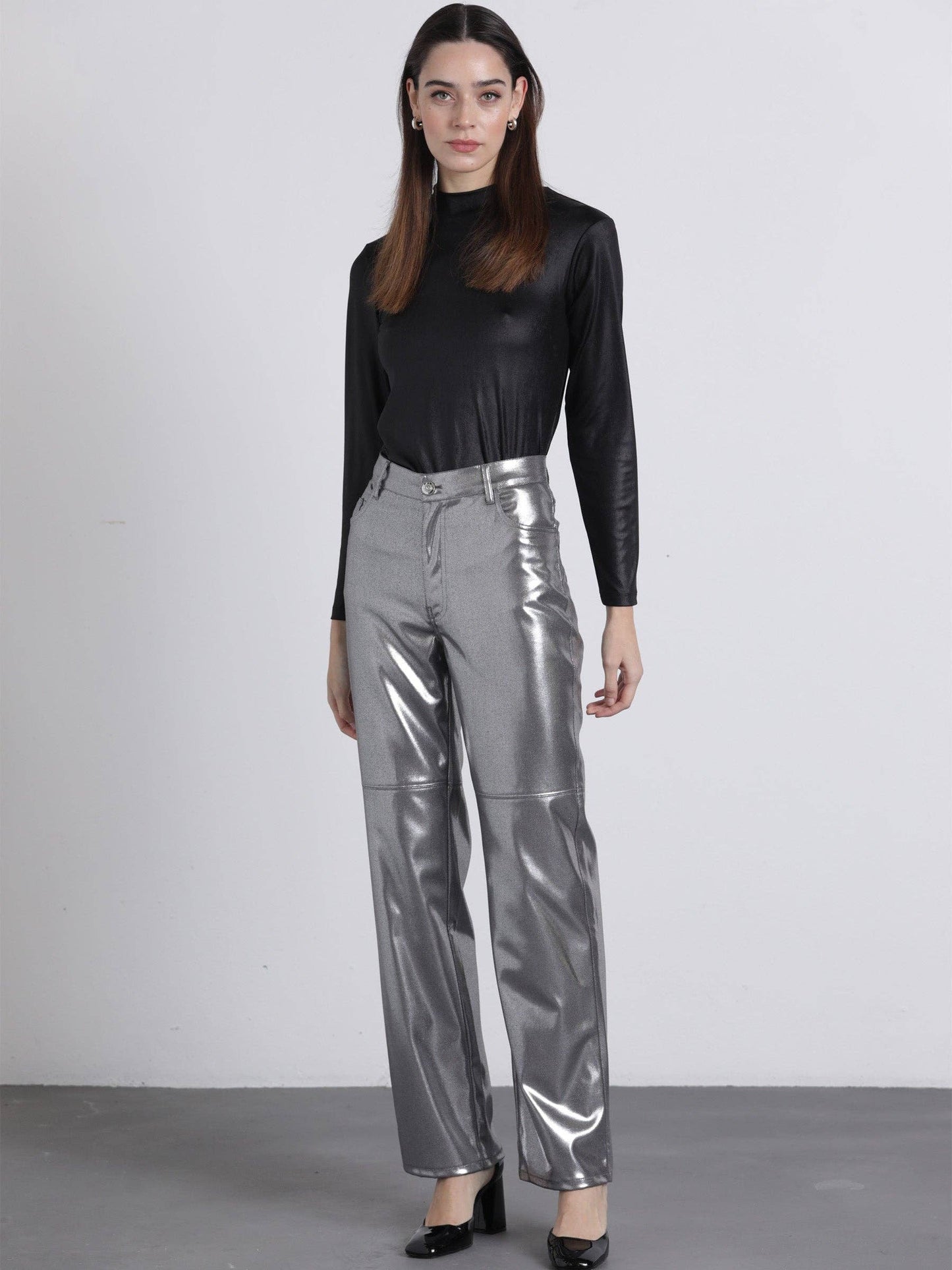 Pantaloni metallizzati argento a vita alta