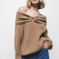 Maglione in maglia con cappuccio e scollo off-shoulder