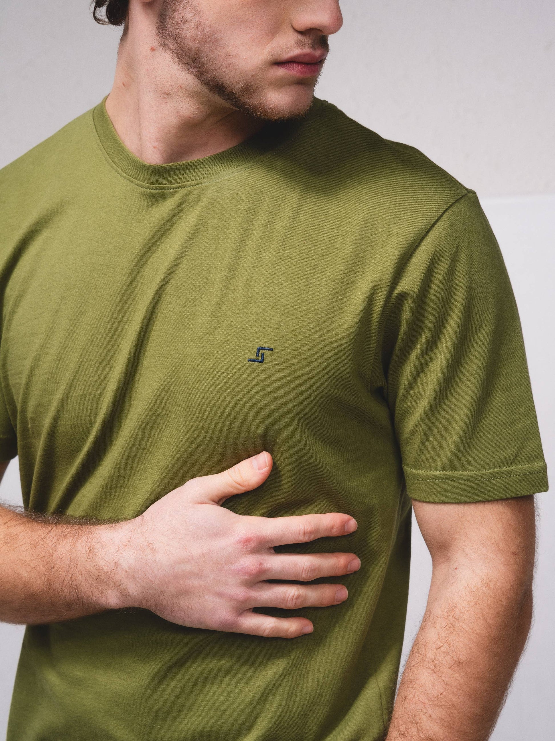 T-shirt basic in cotone con logo ricamato