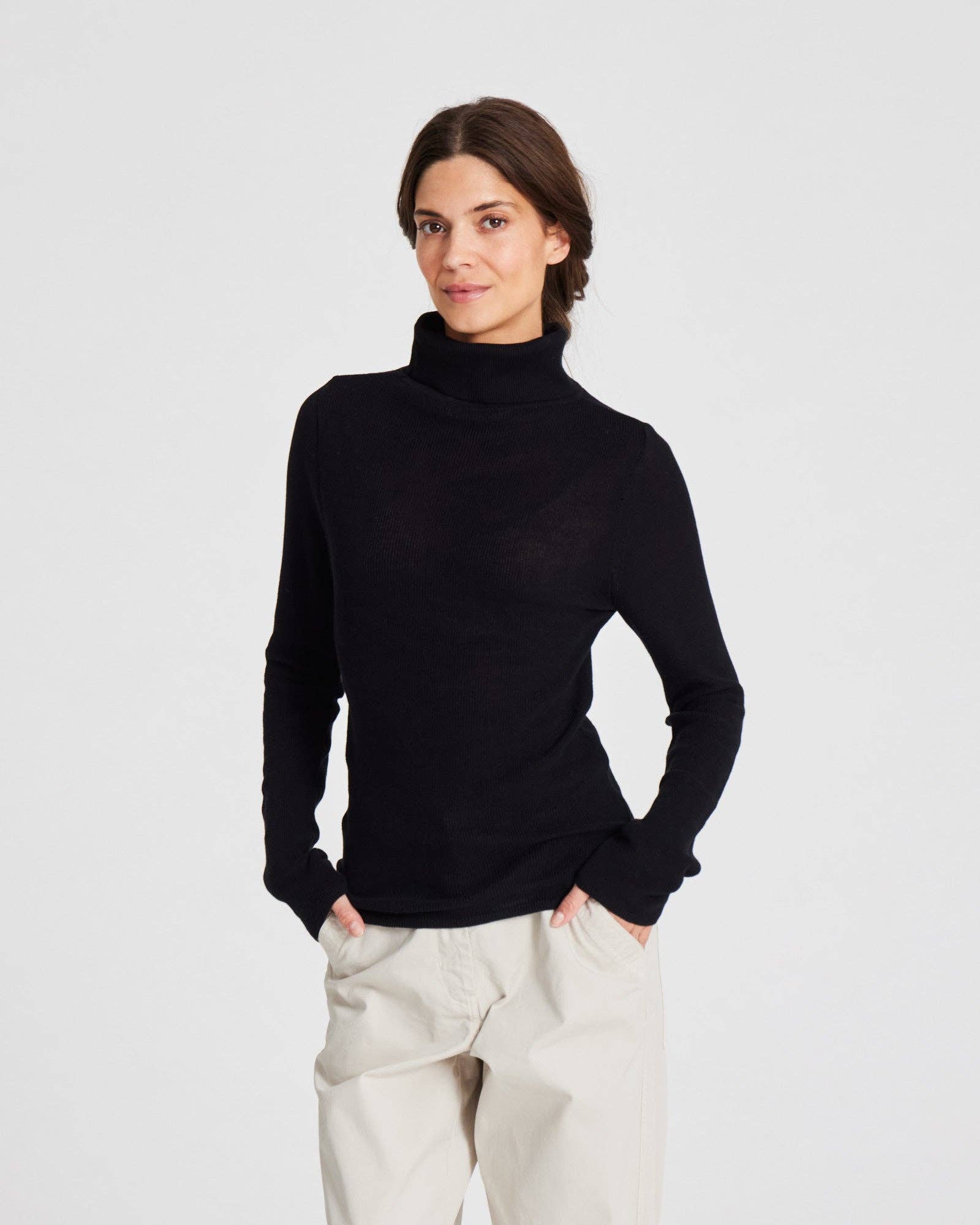 Maglia dolcevita a maniche lunghe in cotone biologico nera