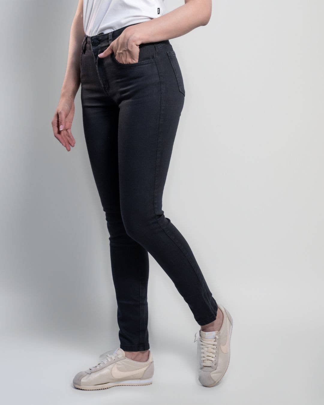 Jeans skinny neri elasticizzati da donna