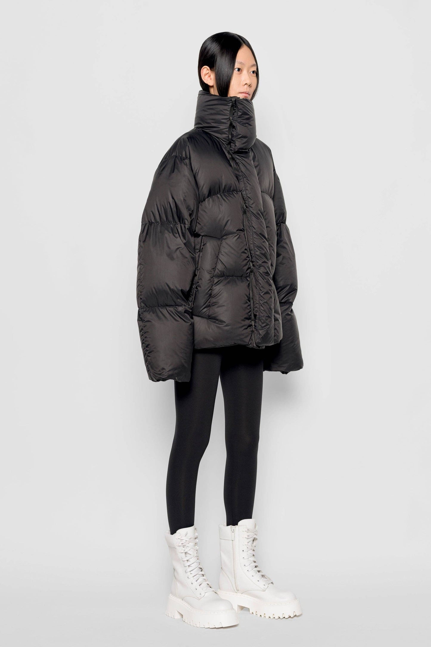 Piumino Oversize Nero con Collo Alto