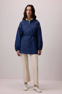 Giacca oversize effetto denim con dettagli gioiello