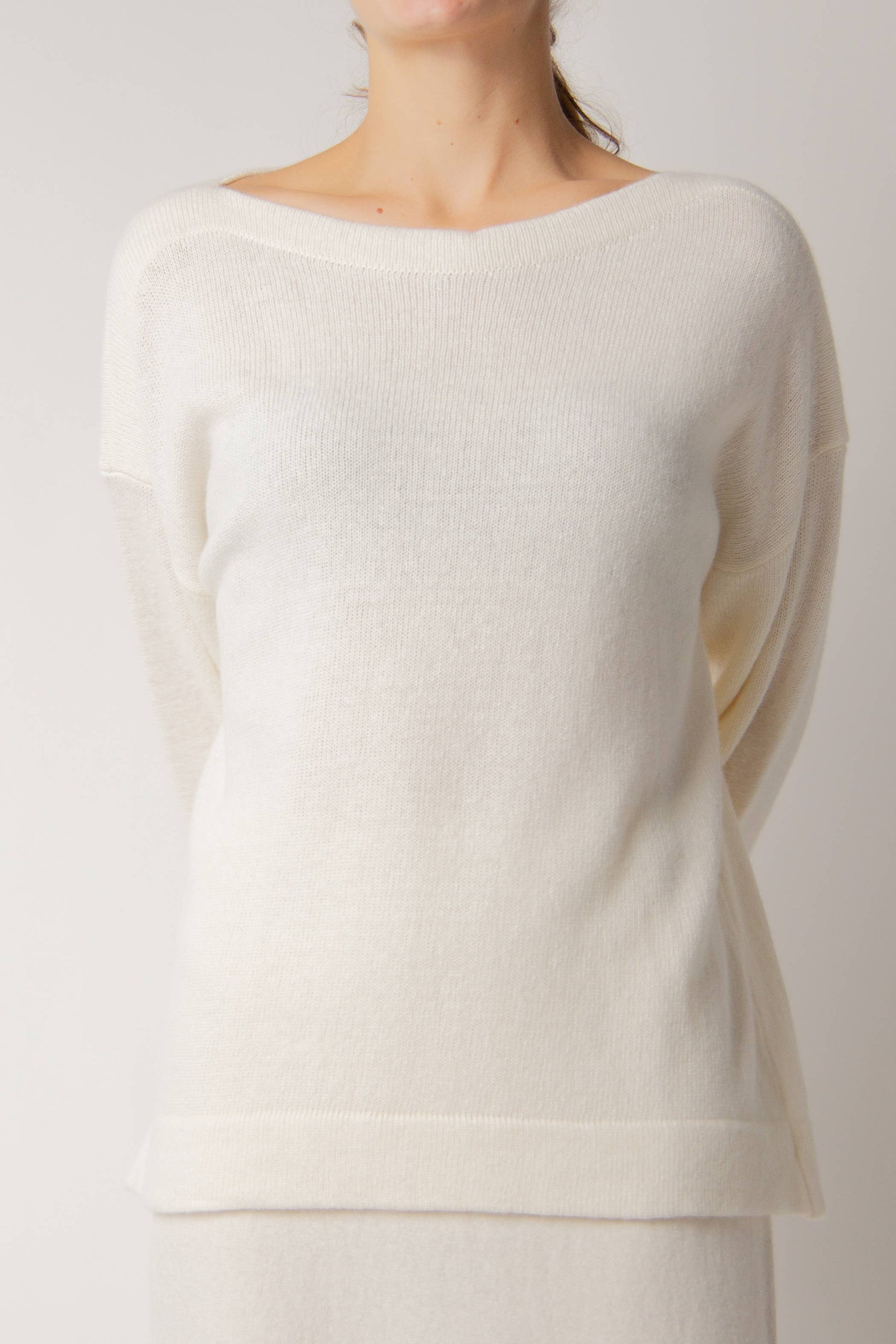 Maglione con scollo a barchetta in misto cashmere