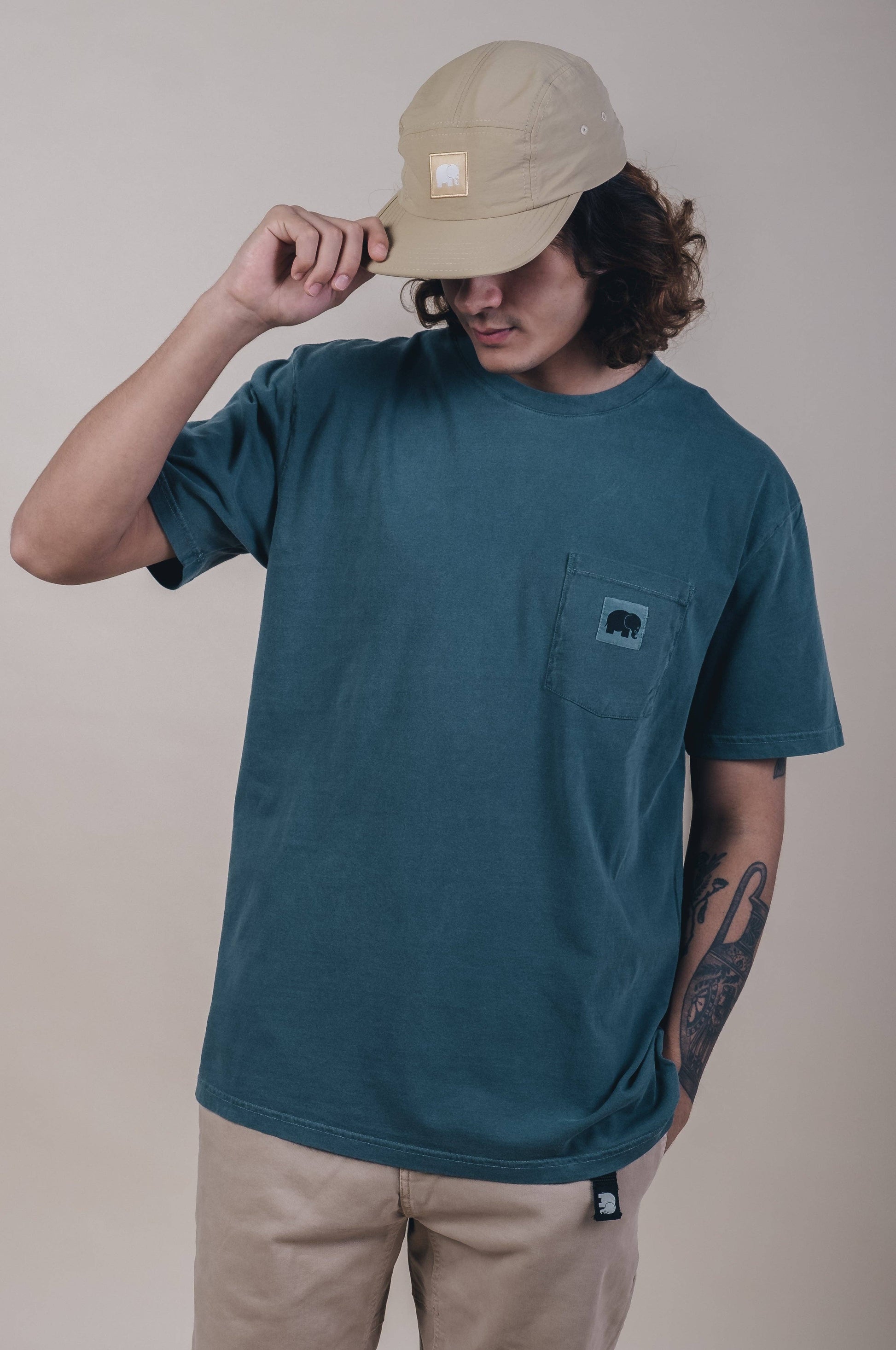 T-shirt in garza tinta a pigmento verde olmo con taschino
