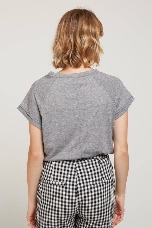 T-shirt Tenio nera con scollo a V e maniche lunghe