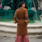 Cappotto lungo in lana con polsini in pelliccia e cintura