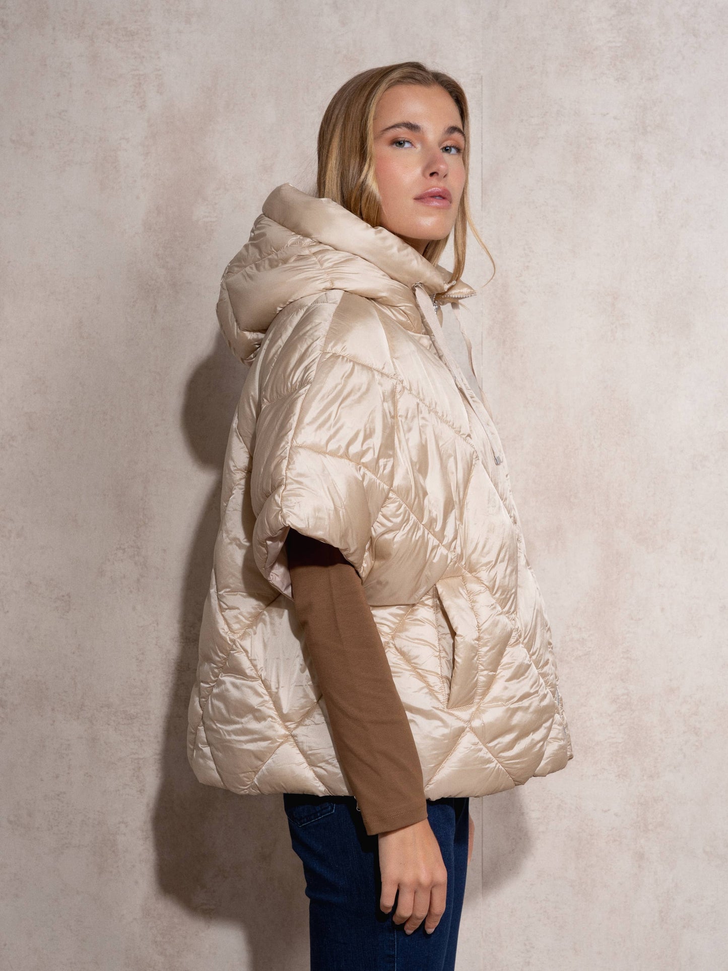Cappa imbottita oversize con cappuccio e zip