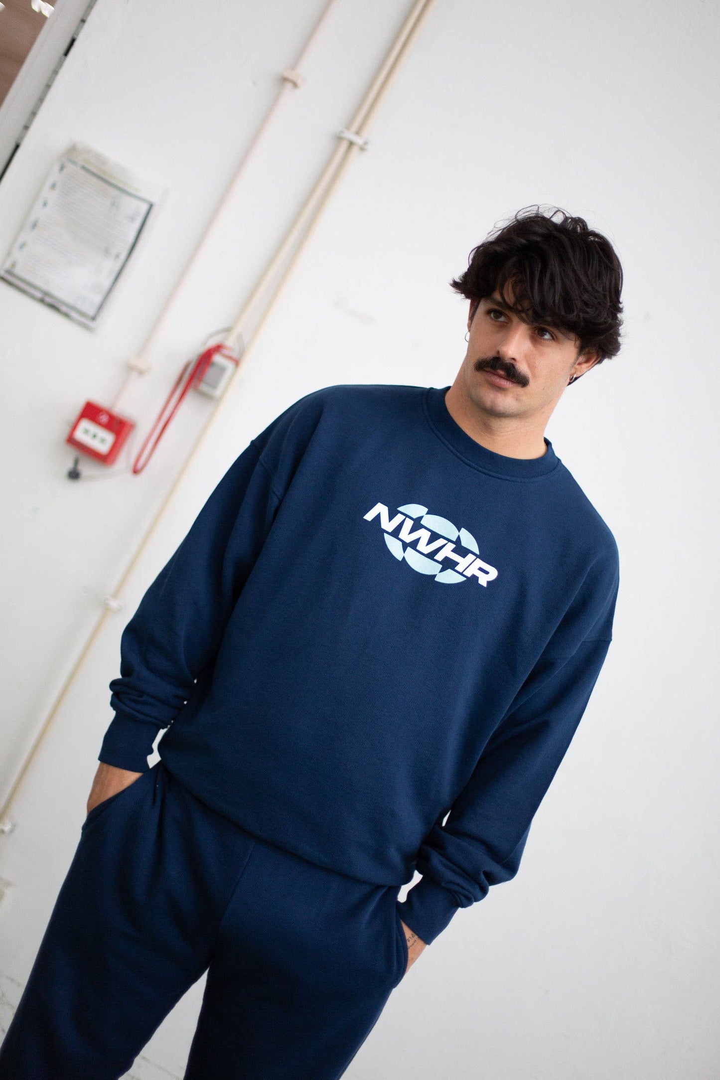 Felpa girocollo oversize in cotone biologico con logo