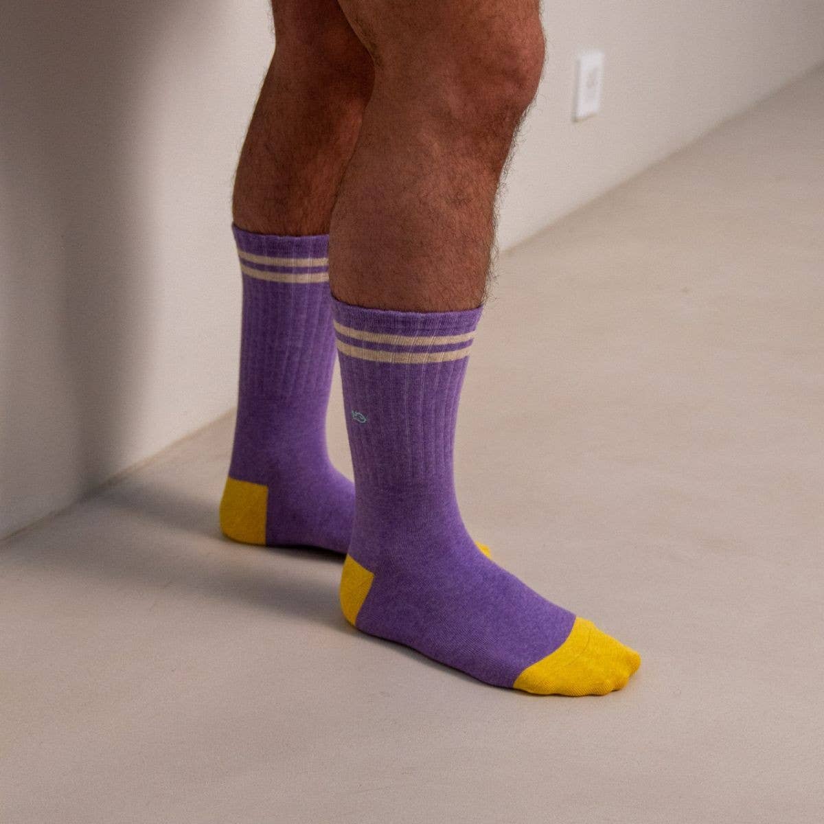 Calzini rétro in cotone pettinato viola mélange con dettagli gialli