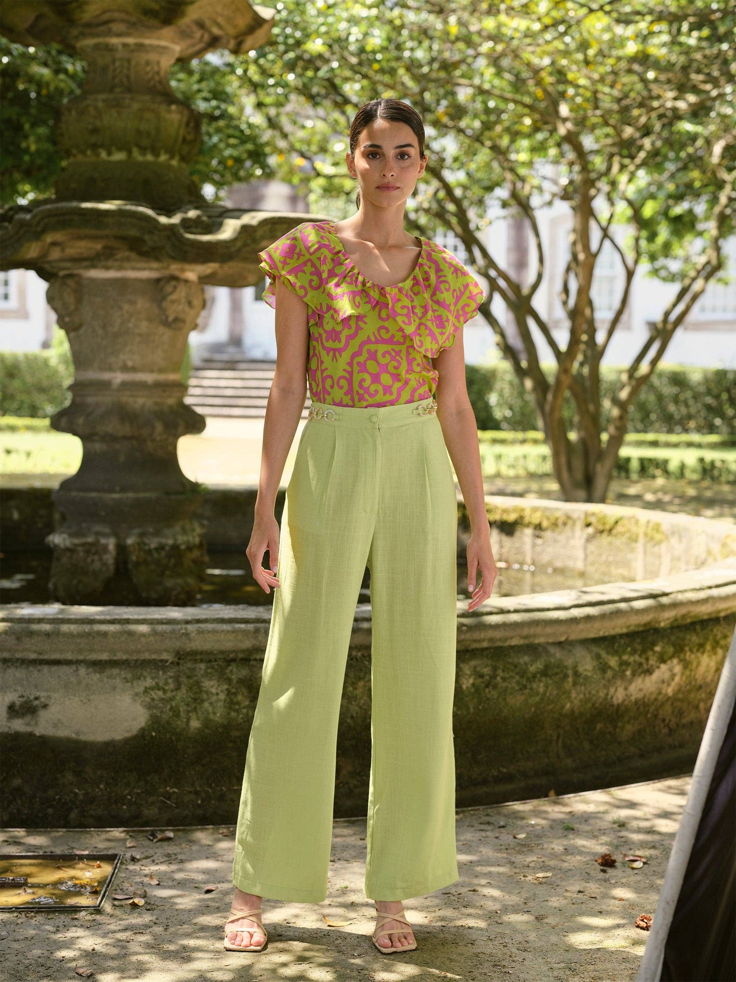 Pantaloni in lino e rayon con coulisse a vita alta
