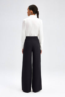 Pantaloni palazzo neri in crepe con piping a contrasto