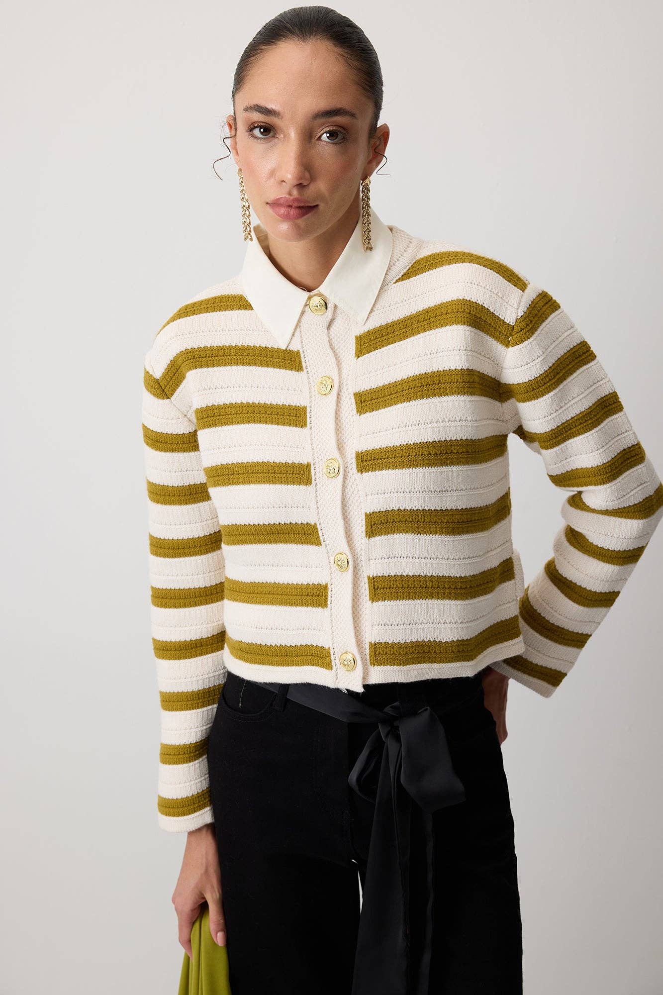 Cardigan in maglia a righe con bottoni dorati